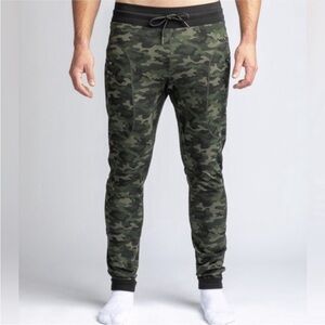 BYLT NWT Elite Joggers Basics Camo Men's Pants size Medium